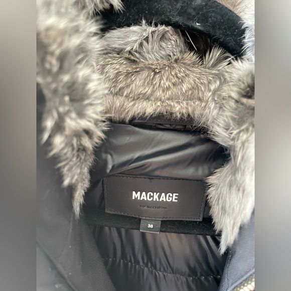 Barely used Mackage men parka. Model Edward size 38 - Picture 6 of 10